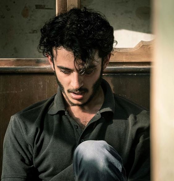 چهره ها/ علی شادمان در نمایی از فیلم «مردن در آب مطهر»