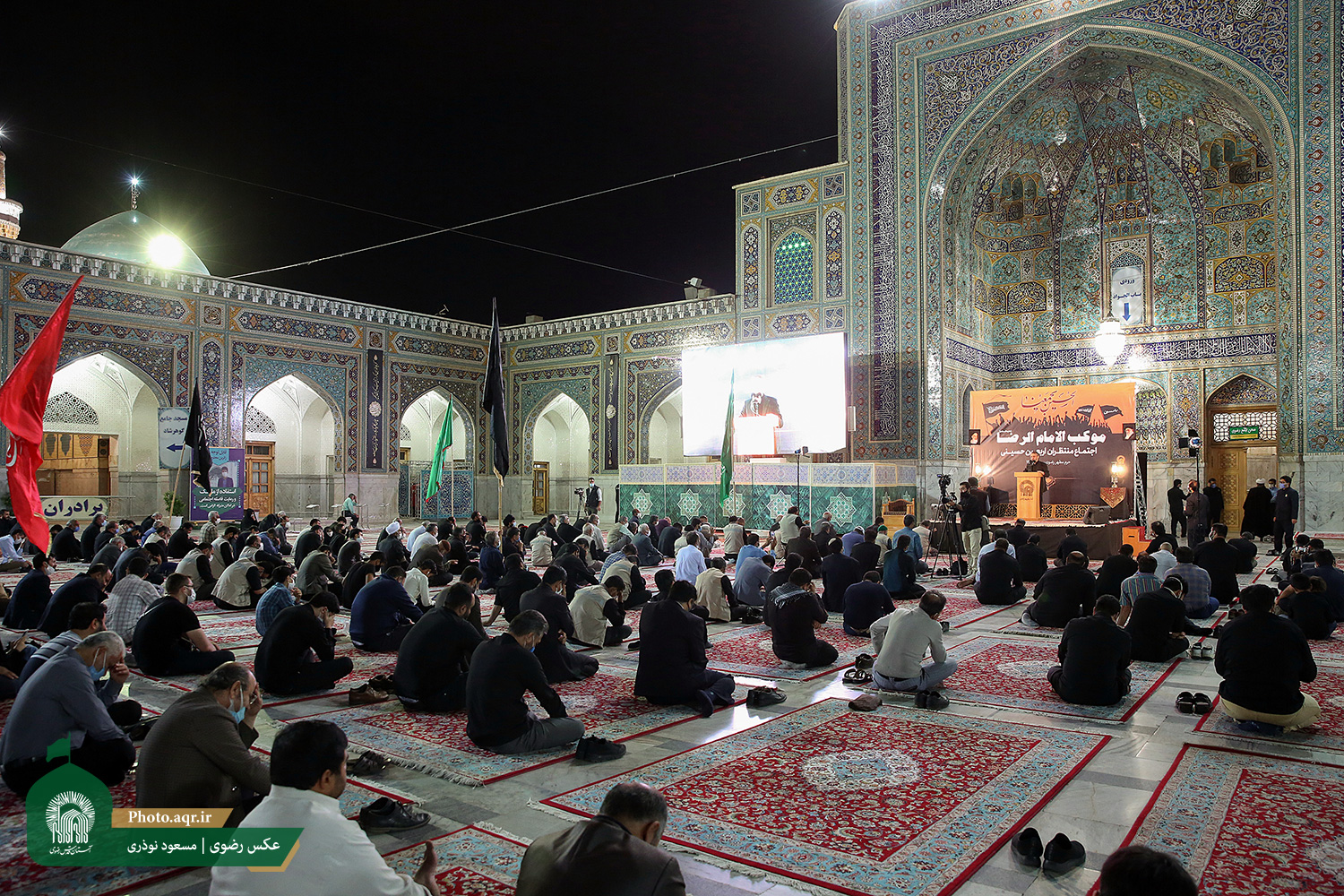 اجتماع منتظران اربعین حسینی در حرم مطهر رضوی