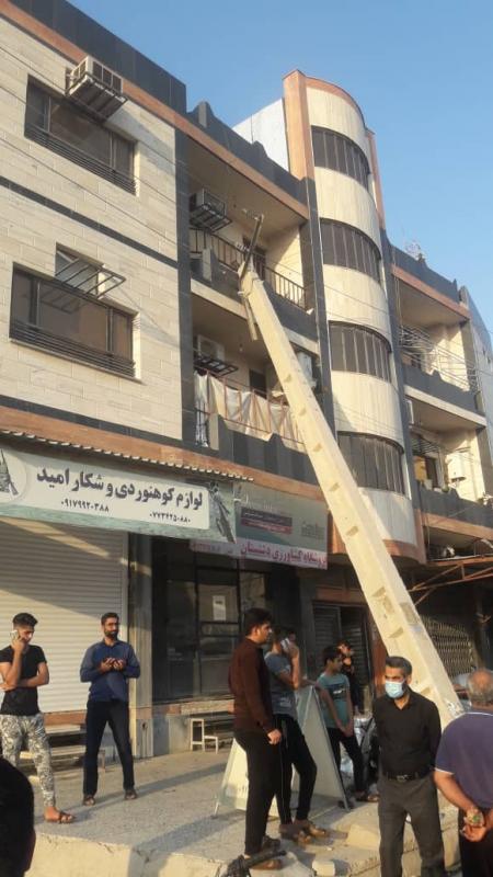 عکس/ برخورد پژو به تیر چراغ برق در برازجان