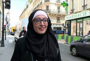 دانشجوی محجبه فرانسوی نقاب از چهره «کشور نور و زیبایی» برداشت!
