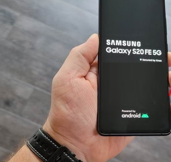 تصاویر هندزآن Galaxy S20 FE منتشر شد