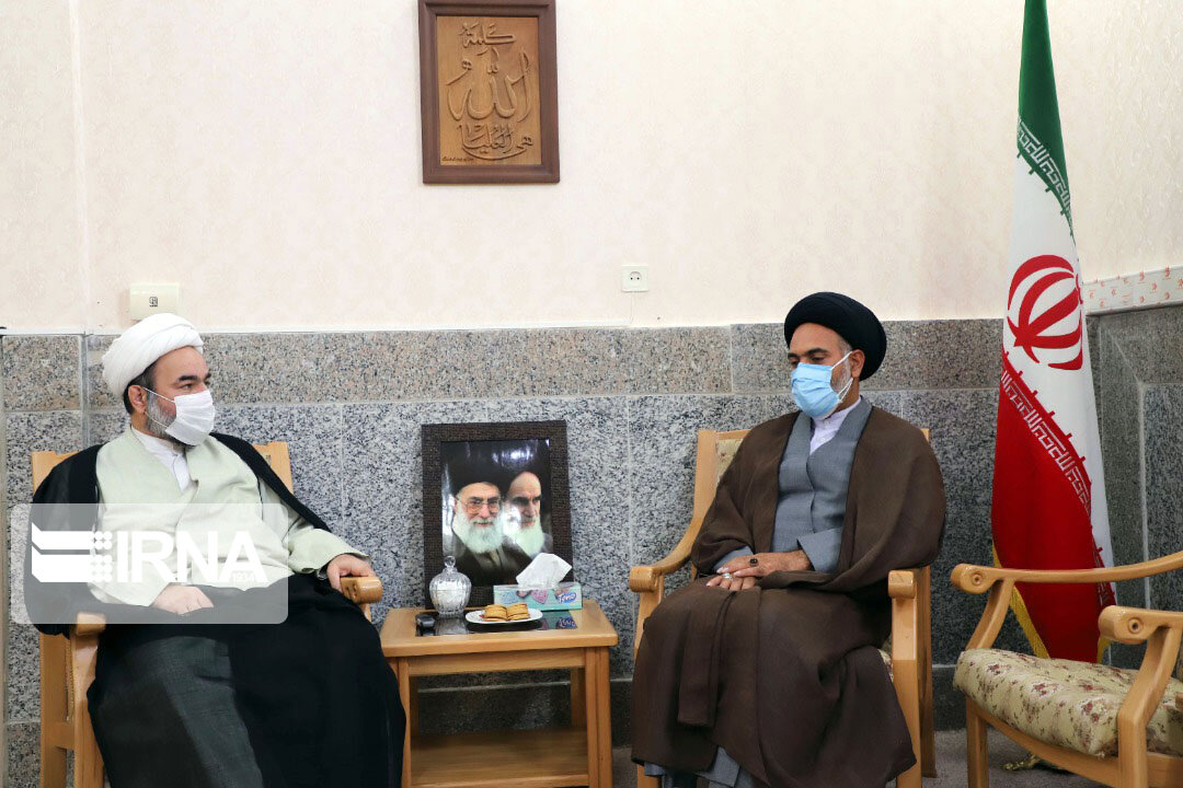امام جمعه زاهدان: بین سوختبرها و سرشبکههای قاچاق تفاوت قائل شویم