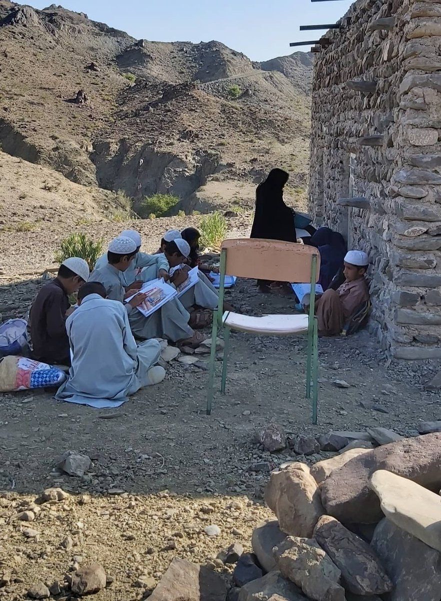عکس/ کلاس درسی در یکی از روستاهای سیستان وبلوچستان 