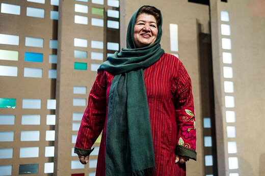 پوران درخشنده سرانجام «هیس پسرها گریه نمیکنند» را میسازد