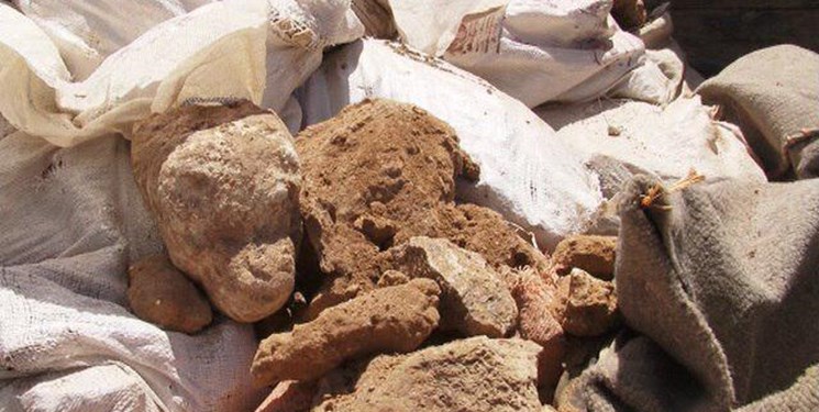 کشف حدود 20 تن سنگ معدنی سرب قاچاق در اسفراین