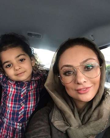 چهره ها/ سلفی یکتا ناصر با دخترش