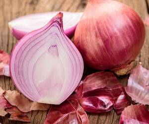 10 کاربرد جالب پوست سیر و پیاز برای خانم های خانه دار