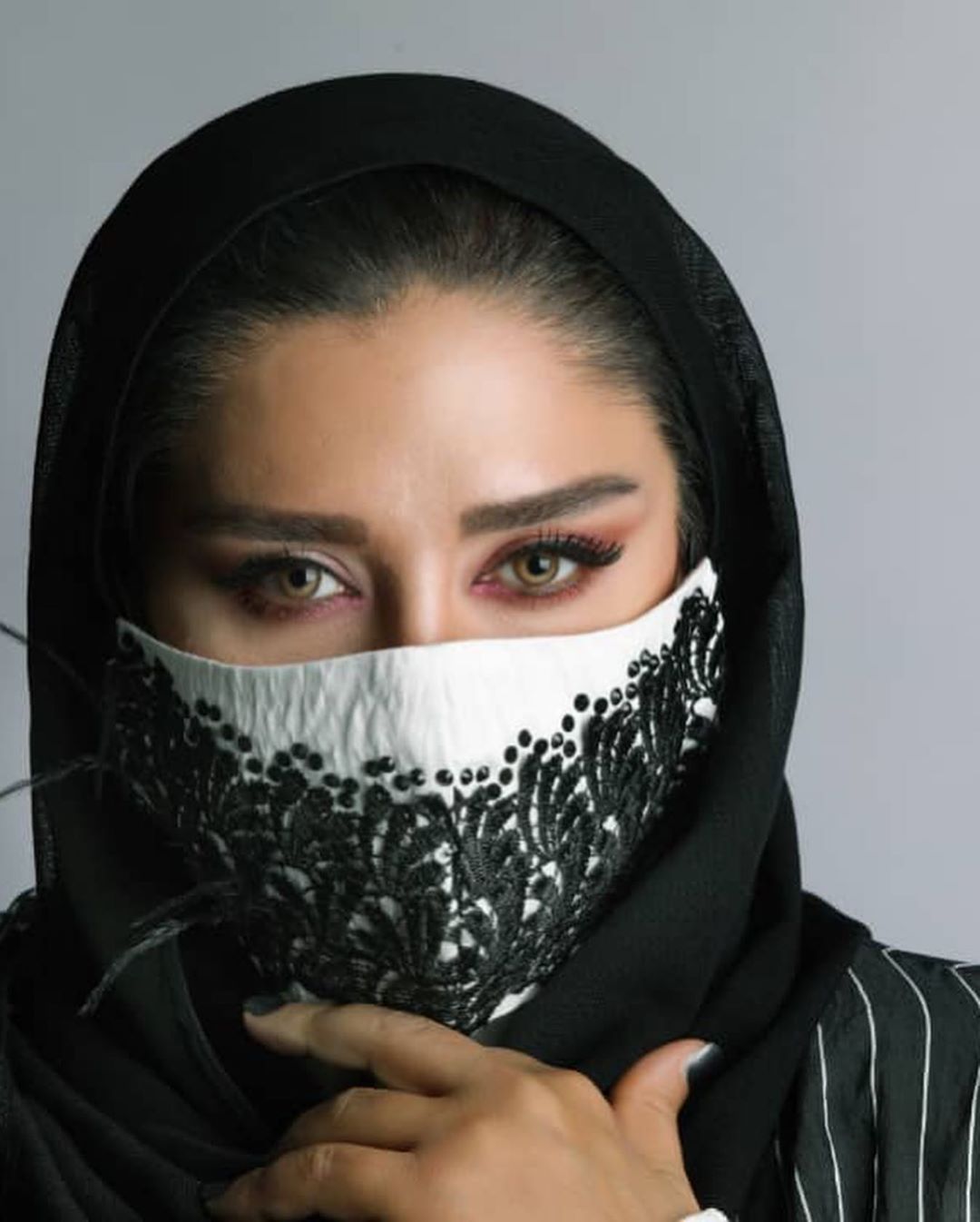 چهره ها/ نسیم ادبی با ماسک‌های جور واجور