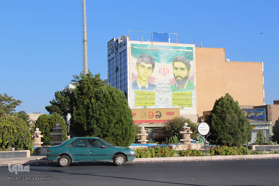 عکس های ماندگار روی دیوارهای شهر