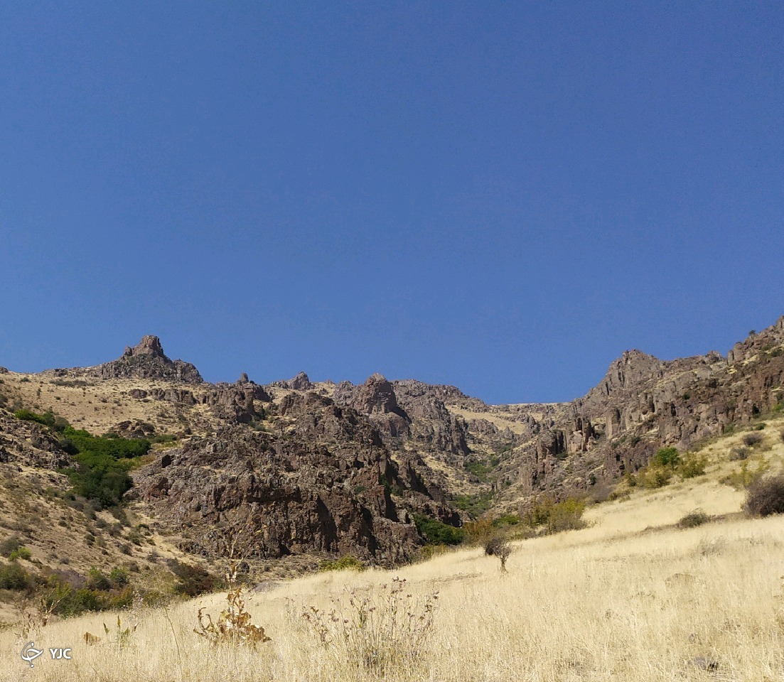 نمایی از طبیعت بکر در روستای پرچینه