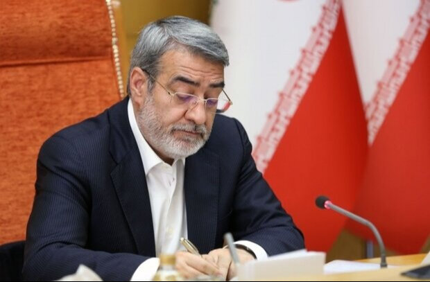 رحمانی فضلی: قدردان زحمات آتش نشانان در سیل و کرونا هستیم