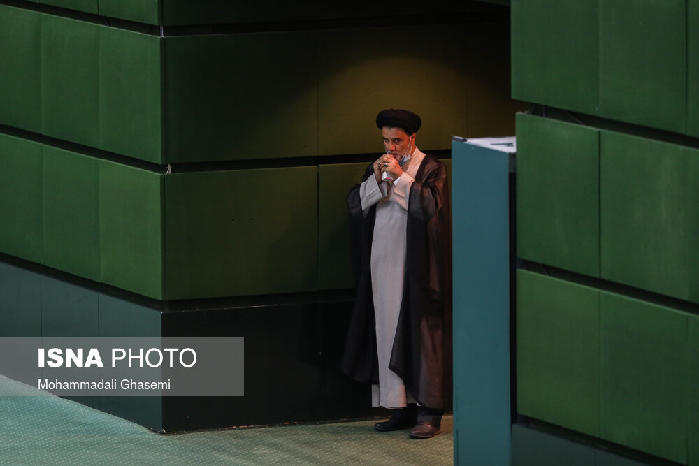 تصاویر جالب در حاشیه صحن علنی مجلس