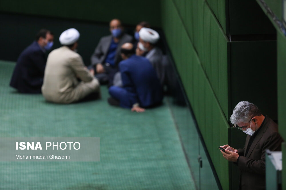 تصاویر جالب در حاشیه صحن علنی مجلس  