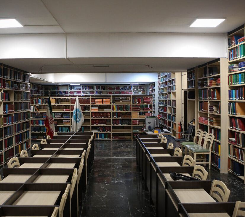 نیکوکار بافقی، بنای شخصی خود را به کتابخانه واگذار کرد