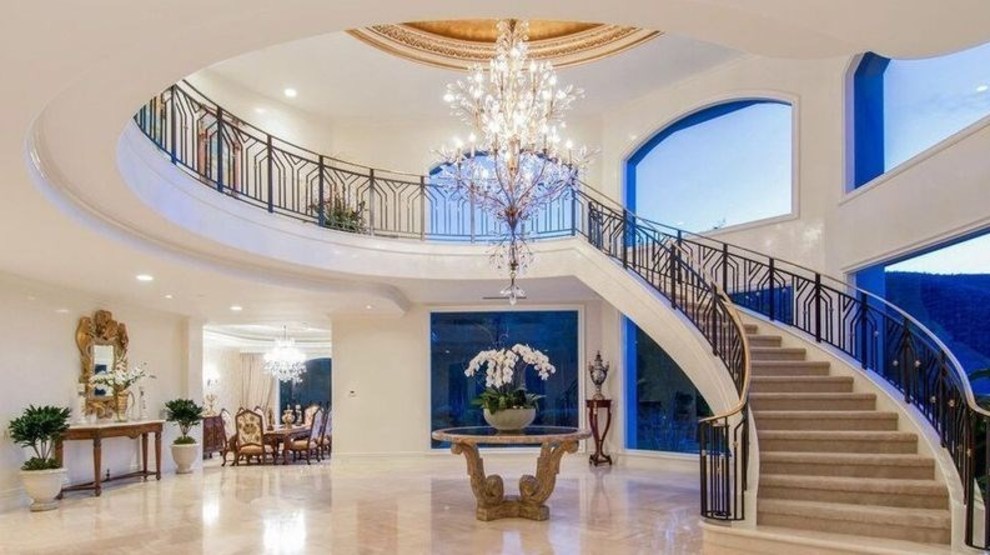 گوناگون/ عمارت سوپرلاکچری ستاره تیم بسکتبال لیکرز