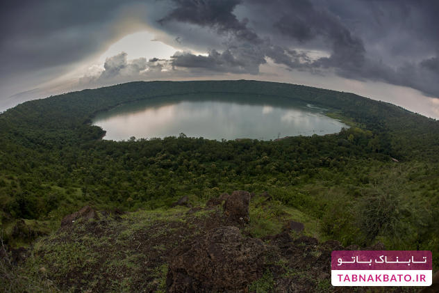 تغییر رنگ عجیب دریاچه ۵۰ هزار ساله در هند!