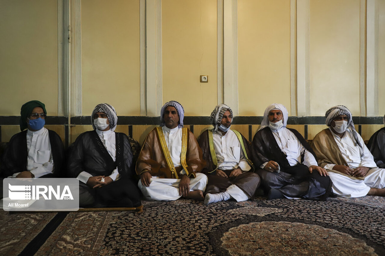 همدردی شیوخ و سادات دشت آزادگان با خانواده شهید ایذه‌ای مدافع وطن