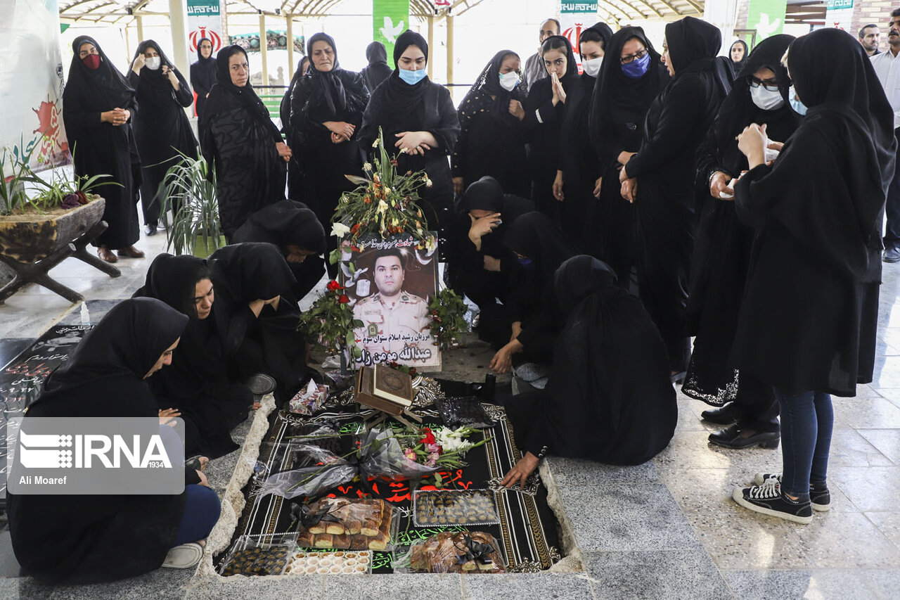 همدردی شیوخ و سادات دشت آزادگان با خانواده شهید ایذه‌ای مدافع وطن
