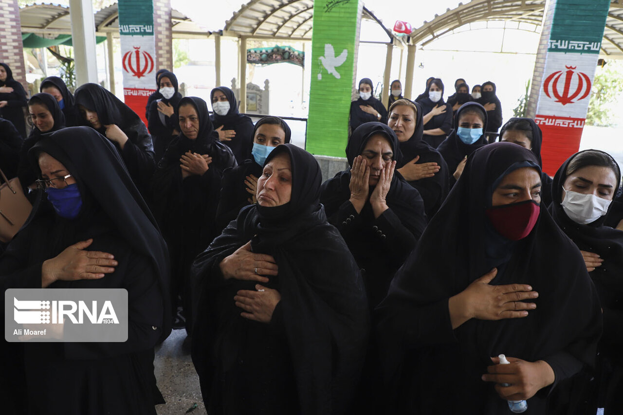 همدردی شیوخ و سادات دشت آزادگان با خانواده شهید ایذه‌ای مدافع وطن