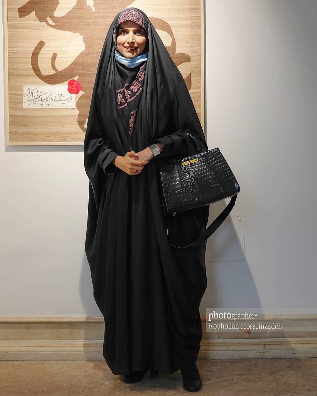 مژده لواسانی در نمایشگاه آثار شهرام گیل آبادی