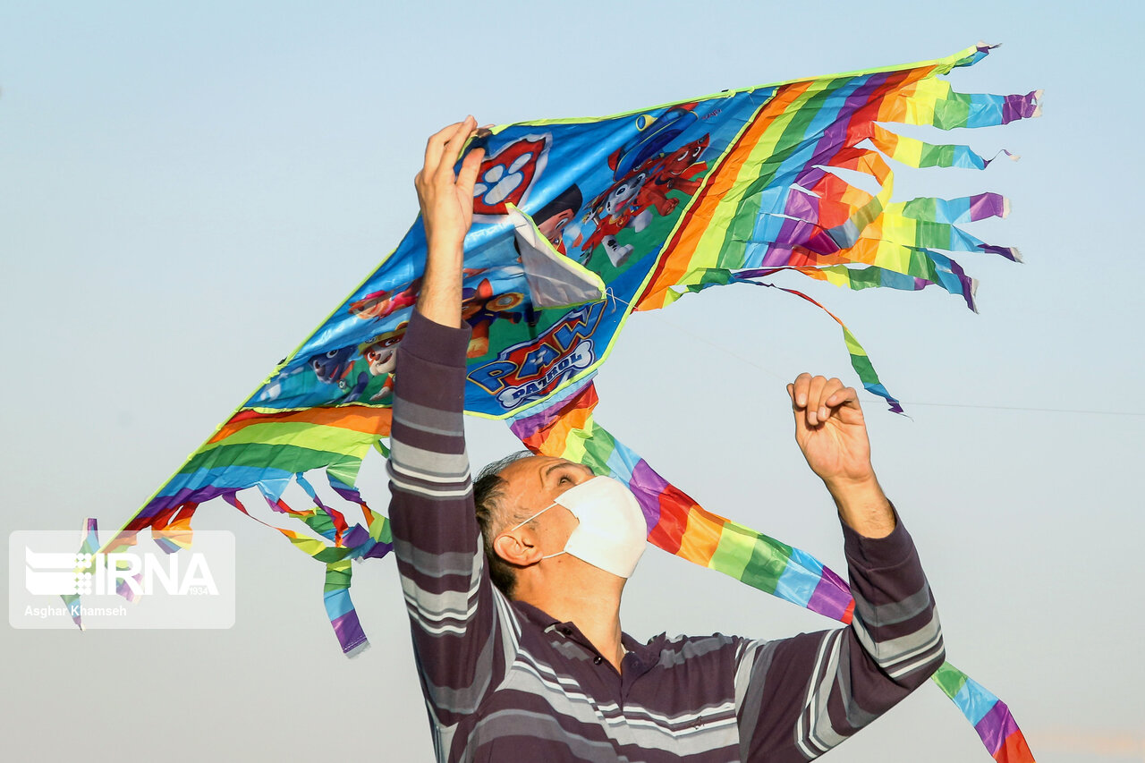بادبادک بازی در همسایگی برج میلاد 