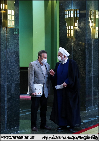 ماسک رئیس جمهور در جلسه ستاد ملی مبارزه با کرونا