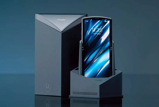 مقاومت درخورتوجه نمایشگر Moto Razr 5G موتورولا