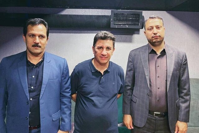 بی‌سلیقگی فوتبال ایران/ از نصب بنر تا عکس با کانال کولر