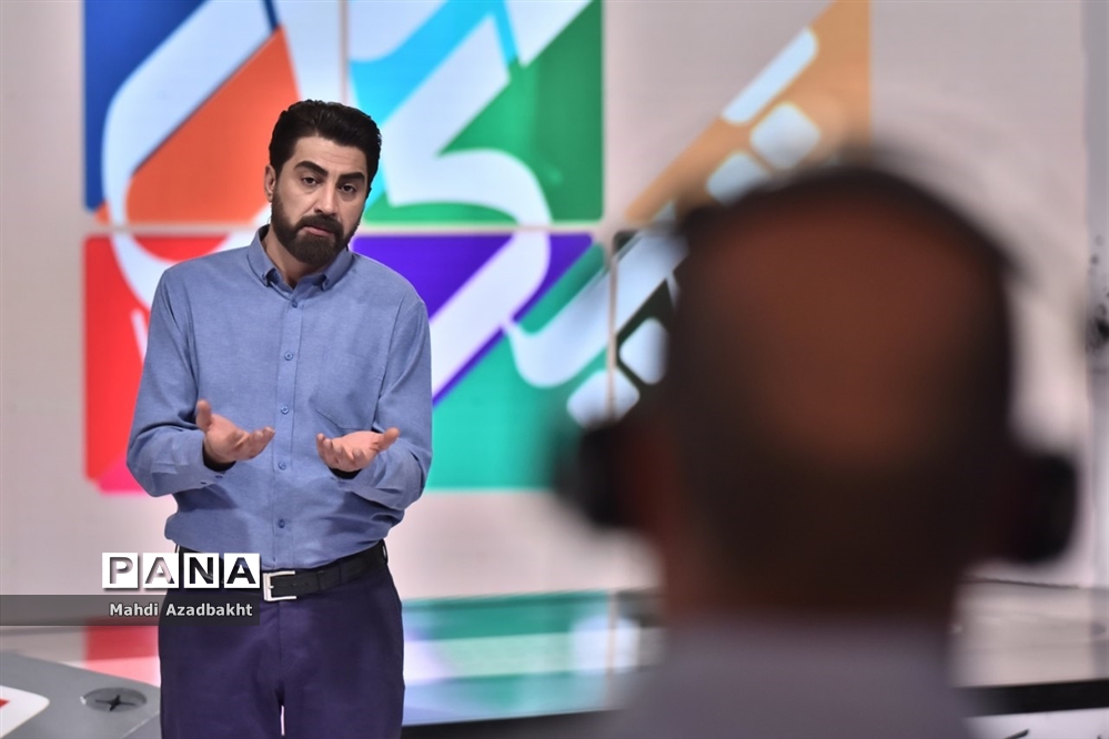 پشت صحنه برنامه تلویزیونی چهل تیکه