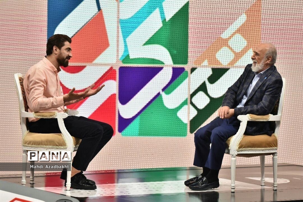 پشت صحنه برنامه تلویزیونی چهل تیکه