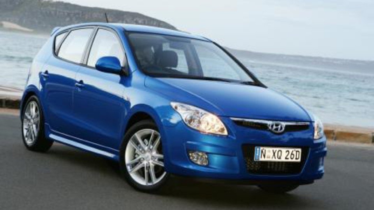 مقایسه هیوندای i30 با تویوتا کمری GLX