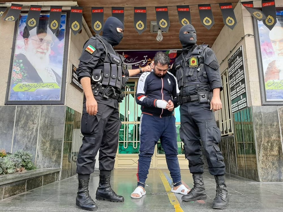 اوباش محله مشیریه دستگیر و در شهر گردانده شدند
