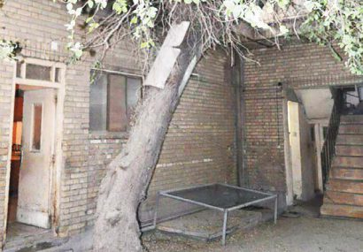 فروش خانههای شاخص اهواز یکی پس از دیگری؛ احمد محمود هم بیخانه شد