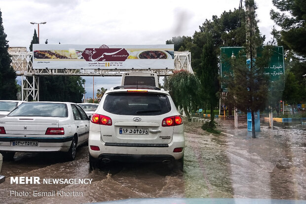 بارش باران موجب آبگرفتگی برخی محلات گنبدکاووس شد