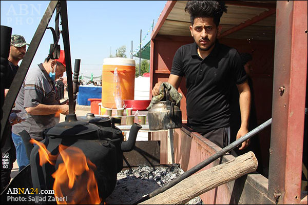 پذیرایی از زائران اربعین با طعم چای تلخ عراقی