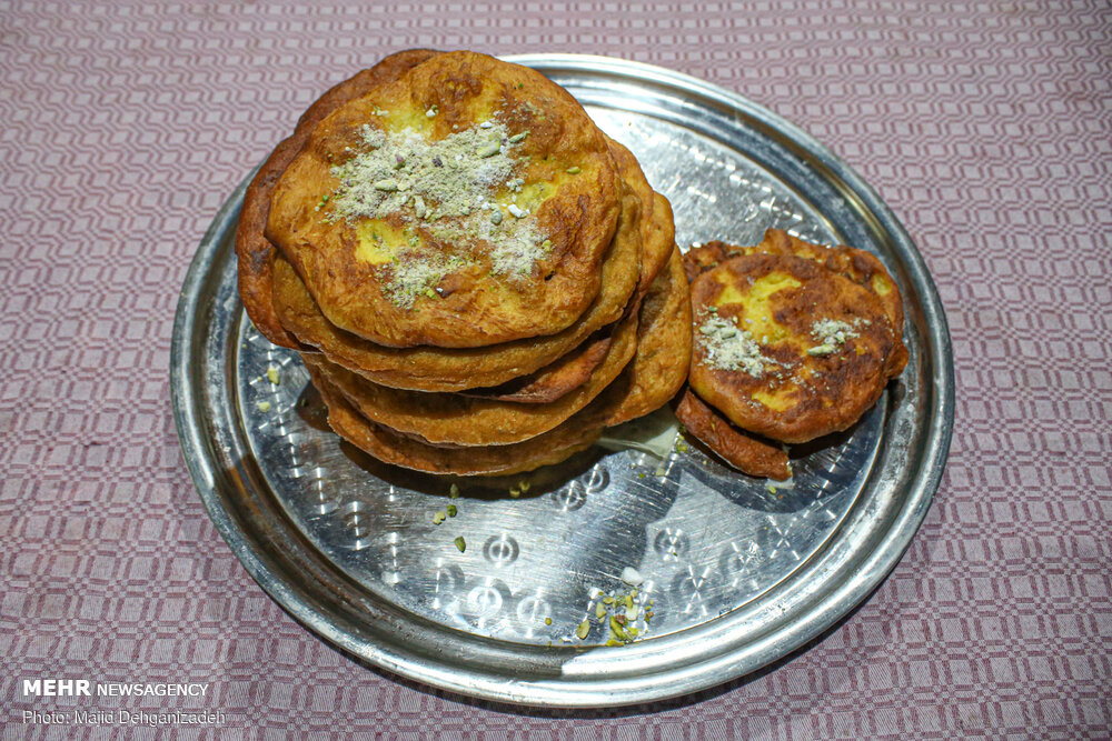 عکس/ نذر خانواده زرتشتی برای اربعین اباعبدالله (ع)