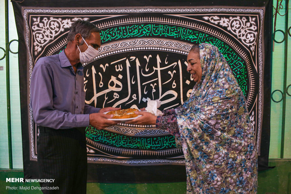 عکس/ نذر خانواده زرتشتی برای اربعین اباعبدالله (ع)