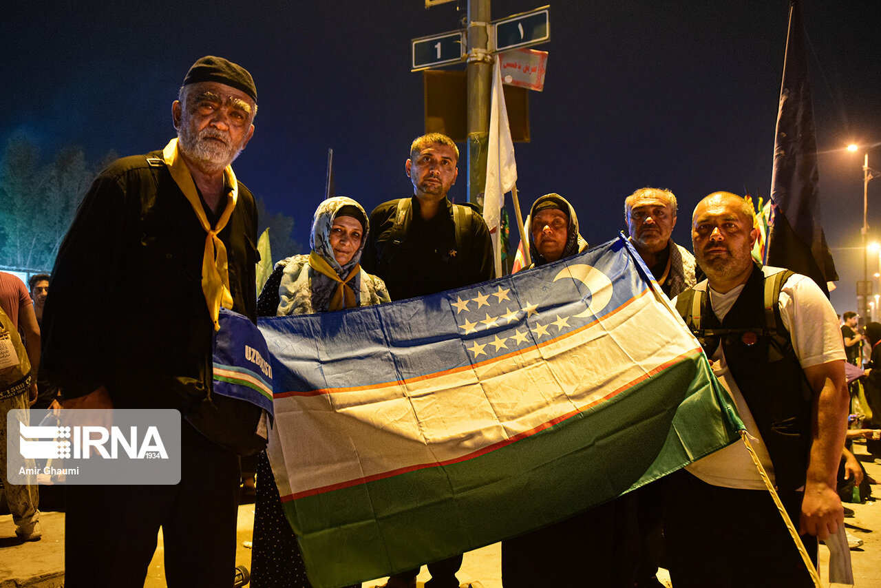 دلدادگان حسینی از سراسر جهان در پیاده روی اربعین