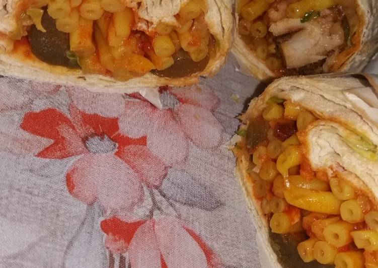 ساندويچ ماکاروني خلاقيتي ساده و لذيذ