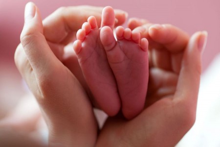 علت گرفتن اثر پای نوزاد در بیمارستان چیست؟