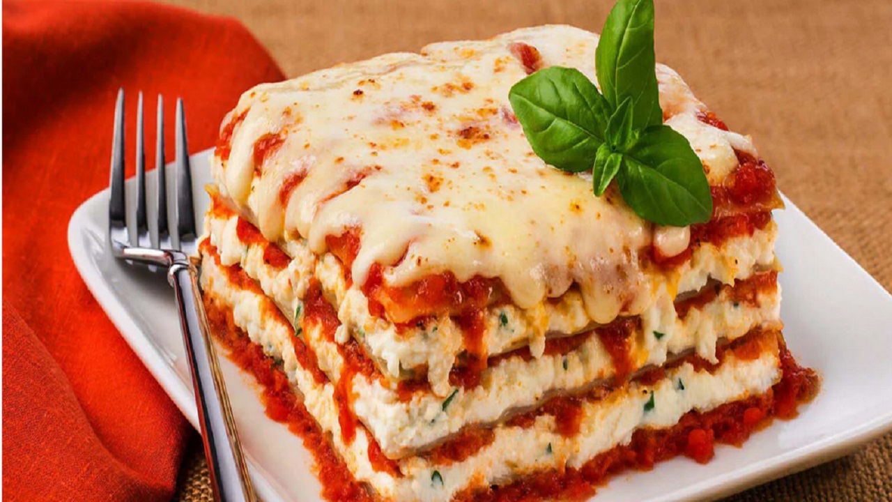 طرز تهيه لازانيا حرفهاي با چهار نوع پنير