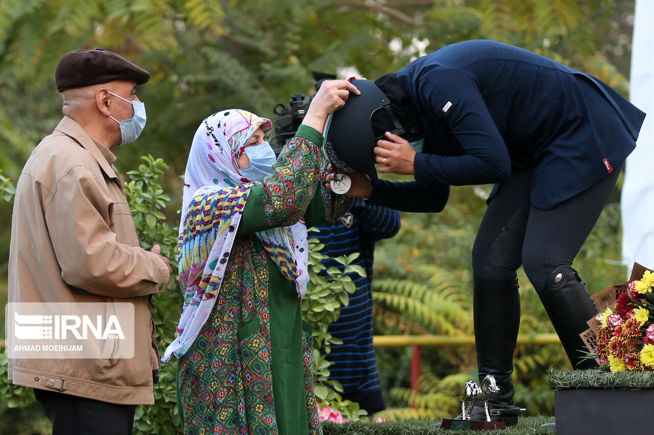 حضور پر رنگ بانوان سوارکار در فینال مسابقات پرش با اسب