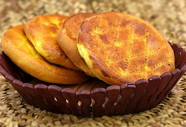 از خوردن نان فطير مغزدار لذت ببريد