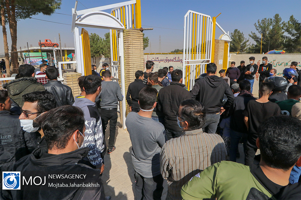 عکس/ ازدحام جمعیت در مسابقات موتور سواری اصفهان در بحران کرونا