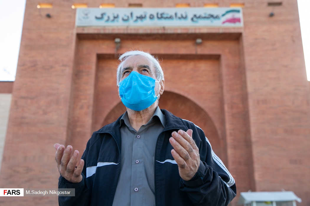 عکس/ آزادی زندانی با هزینه سفر اربعین