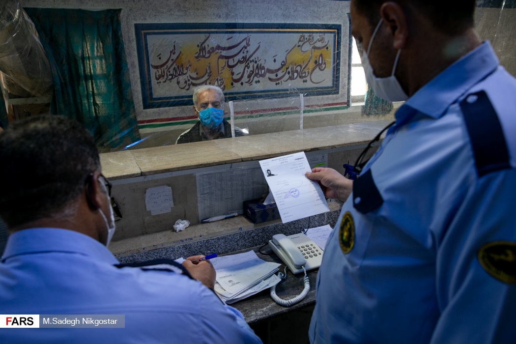 عکس/ آزادی زندانی با هزینه سفر اربعین