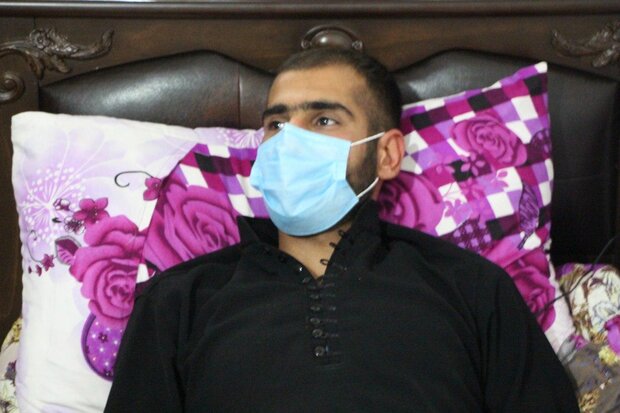سرباز مریوانی بخشی از پس انداز خود را به جانباز اهری بخشید