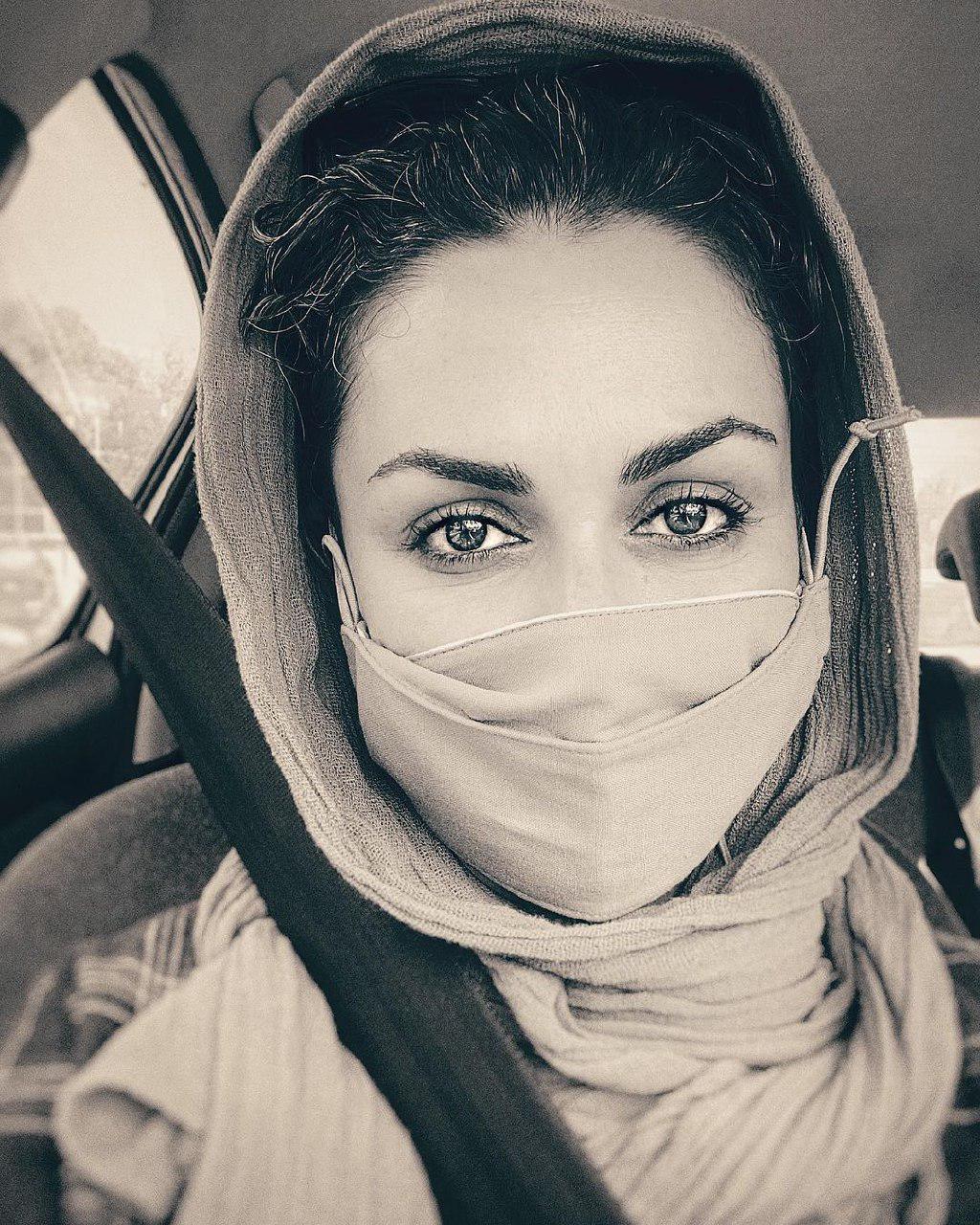 چهره ها/ سلفی ماشینی شیوا ابراهیمی با ماسک