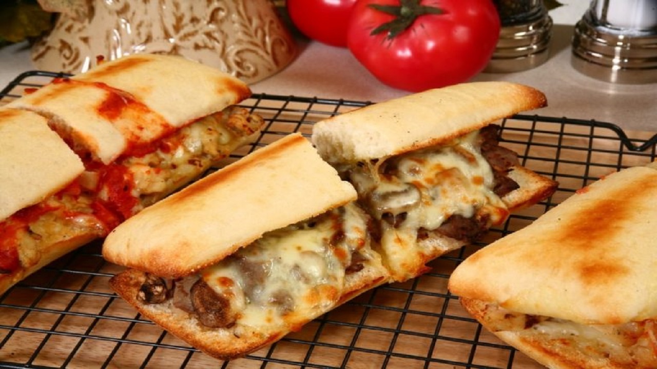 طرز تهيه اسنک پيتزايي خانگي براي عصرانه اي دلچسب