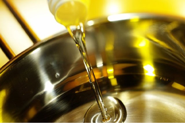 وعده چرب و چیلی درباره توزیع روغن نباتی به بازار